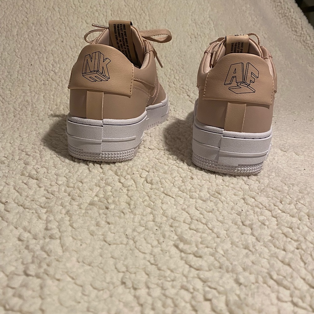 Nike Air Force 1 pixel particular beige size 9.5 W light pink with a white base